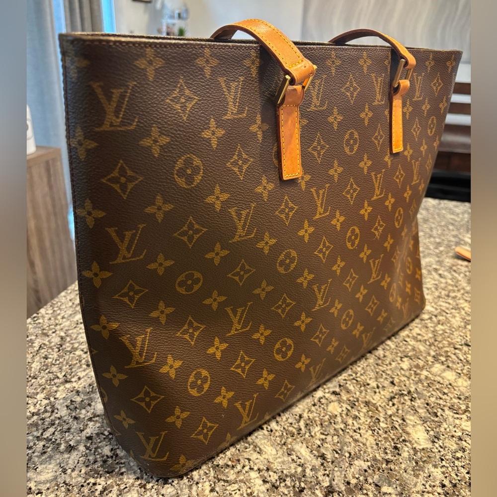Louis Vuitton Monogram Canvas Luco Tote Bag (AUTHENTIC)